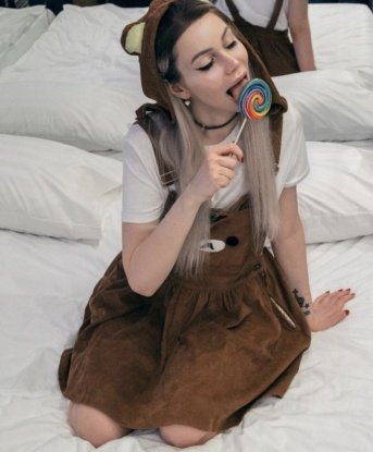 Живу в Москве, где создаю неповторимые моменты страсти и наслаждения. Мои услуги – это искусство удовлетворения твоих самых тайных желаний. Я умею слушать и понимать тебя, дарить нежность и страсть взаимно. Жаждешь разнообразия? Я здесь, чтобы подарить тебе незабываемые ощущения. Экспериментируем? Люблю позитивных и адекватных мужчин. Фото соответствуют, отзывы порадуют. 🌹💋💥 9541, 23 года